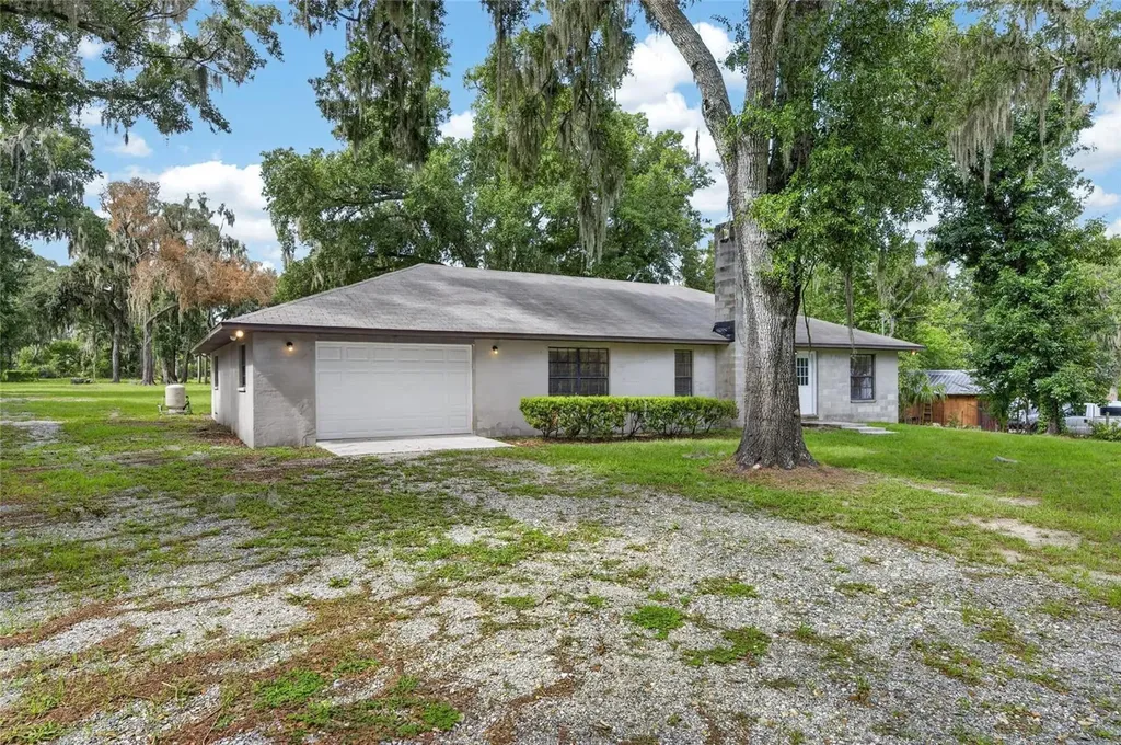615 Thompson Road Lithia FL 33547