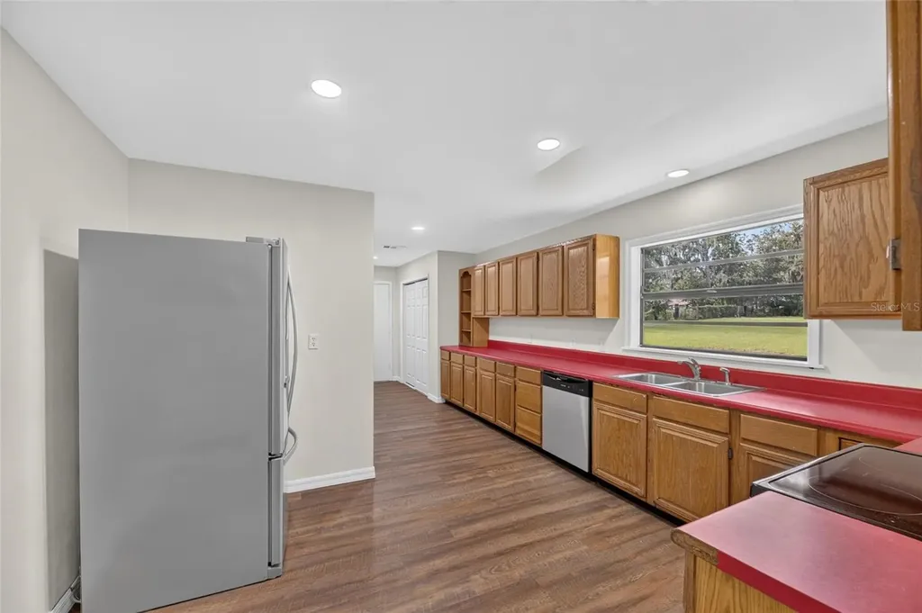 615 Thompson Road Lithia FL 33547