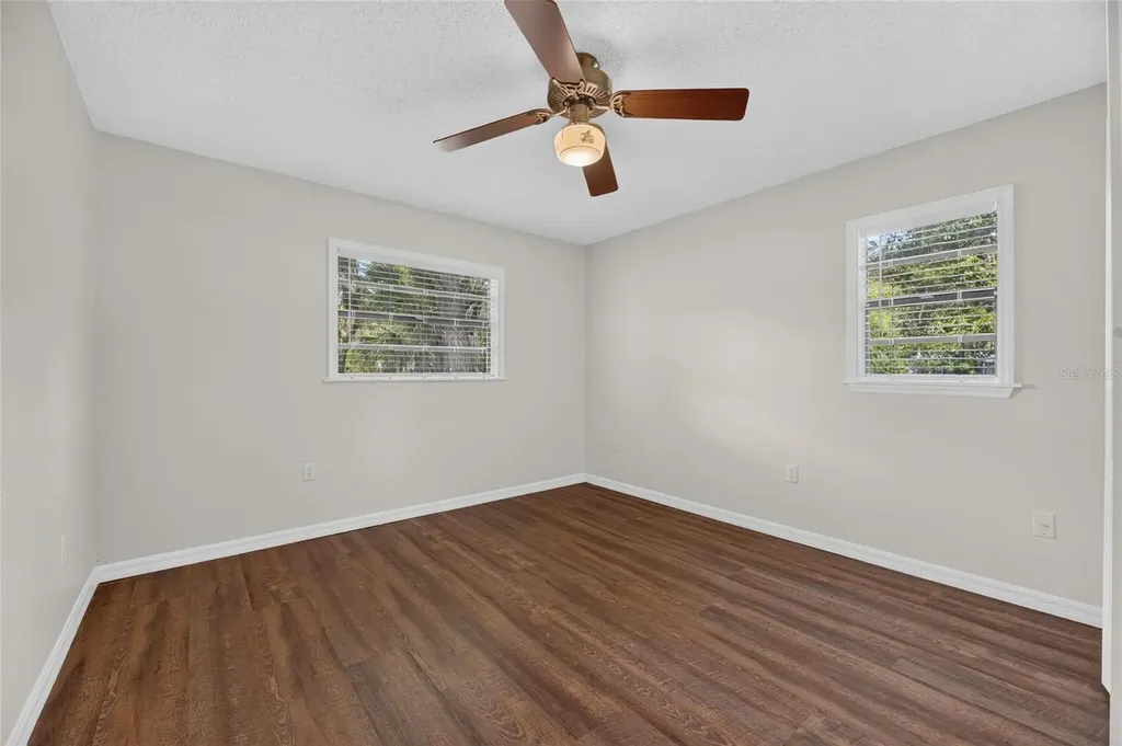 615 Thompson Road Lithia FL 33547