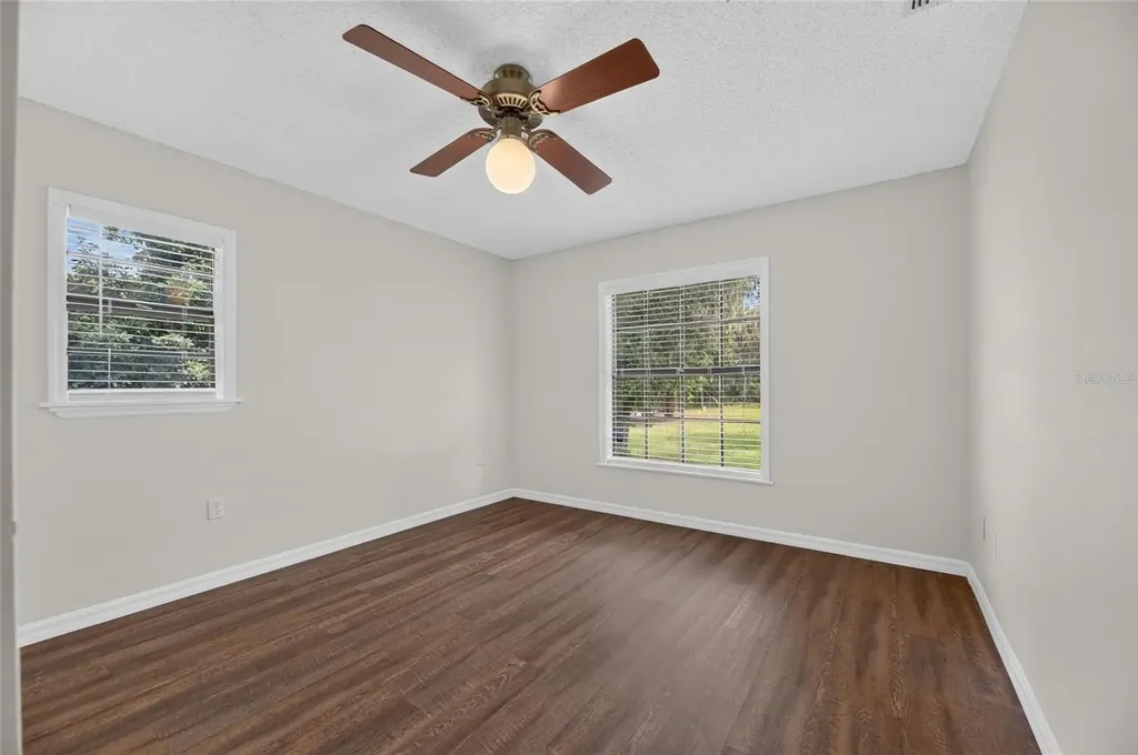 615 Thompson Road Lithia FL 33547