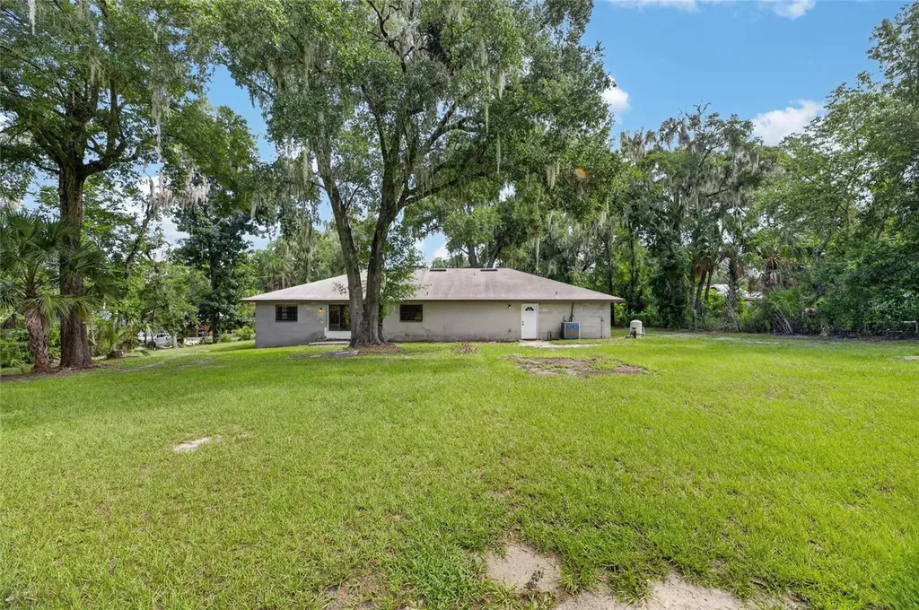 615 Thompson Road Lithia FL 33547