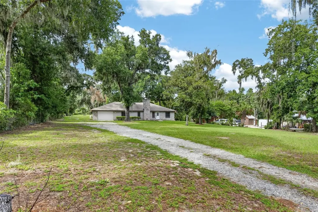 615 Thompson Road Lithia FL 33547