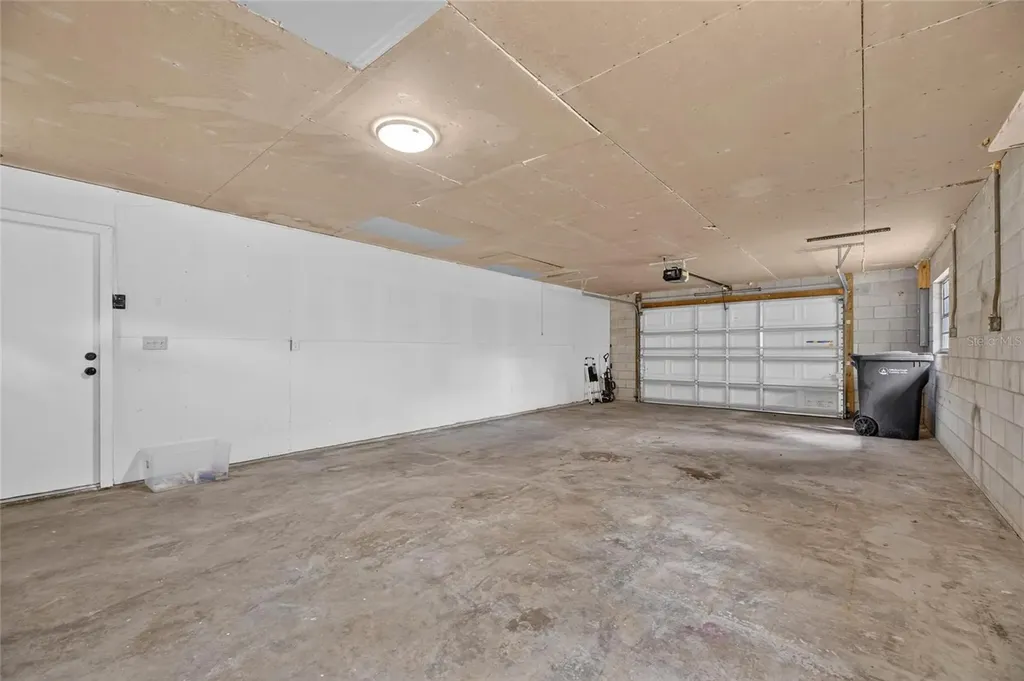 615 Thompson Road Lithia FL 33547