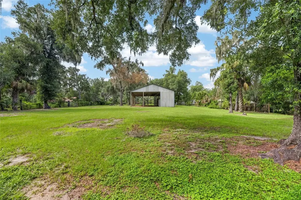 615 Thompson Road Lithia FL 33547