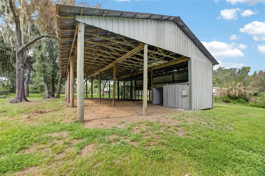 615 Thompson Road Lithia FL 33547