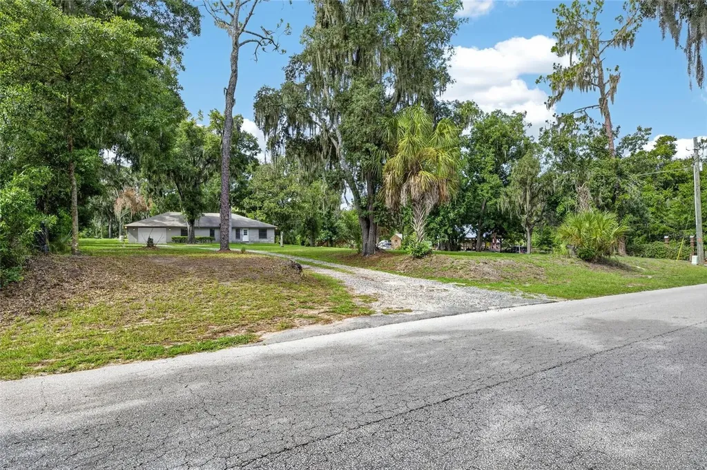 615 Thompson Road Lithia FL 33547