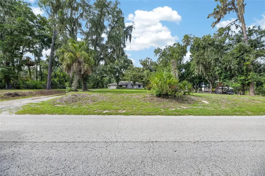 615 Thompson Road Lithia FL 33547