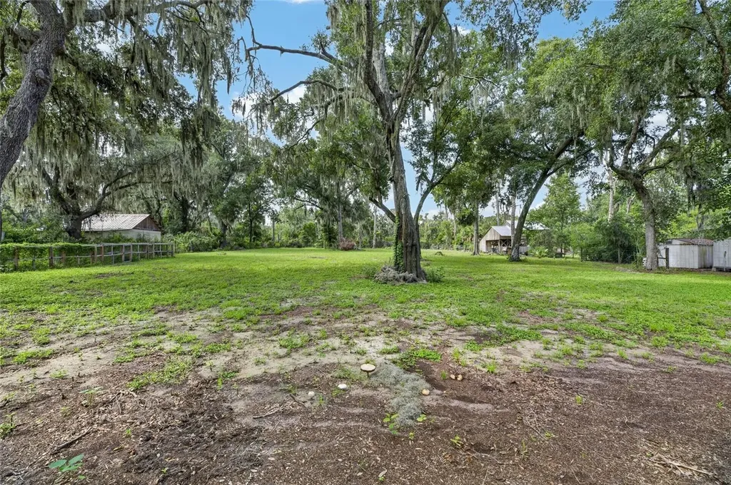 615 Thompson Road Lithia FL 33547