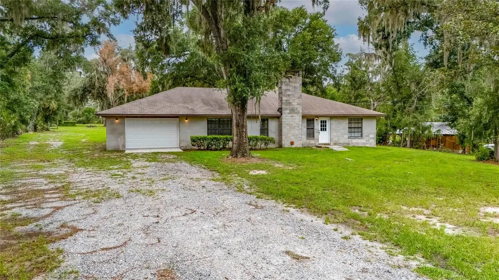 615 Thompson Road Lithia FL 33547