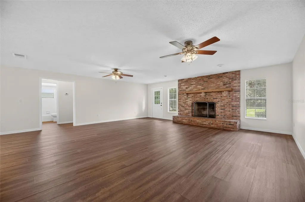 615 Thompson Road Lithia FL 33547