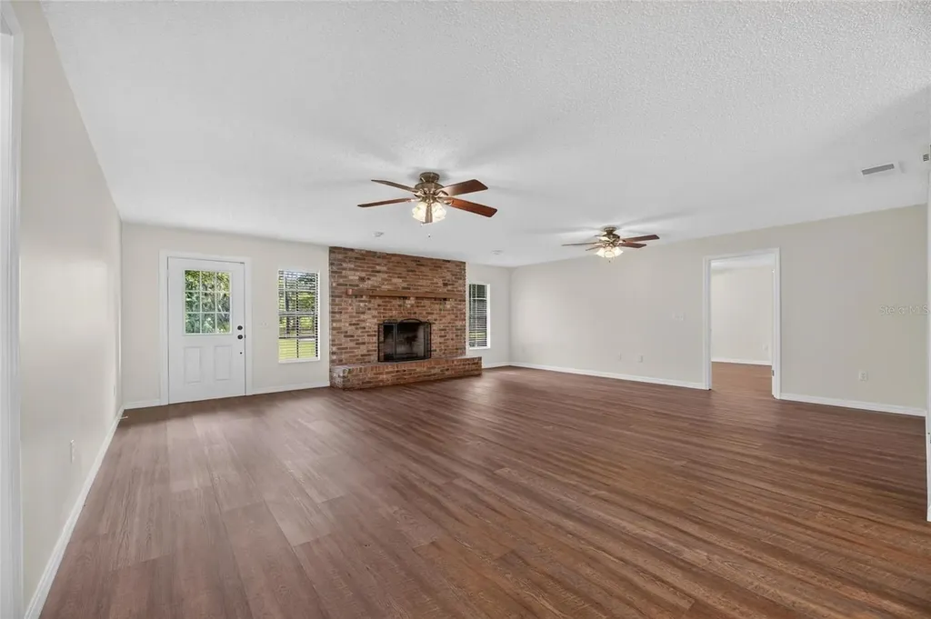615 Thompson Road Lithia FL 33547