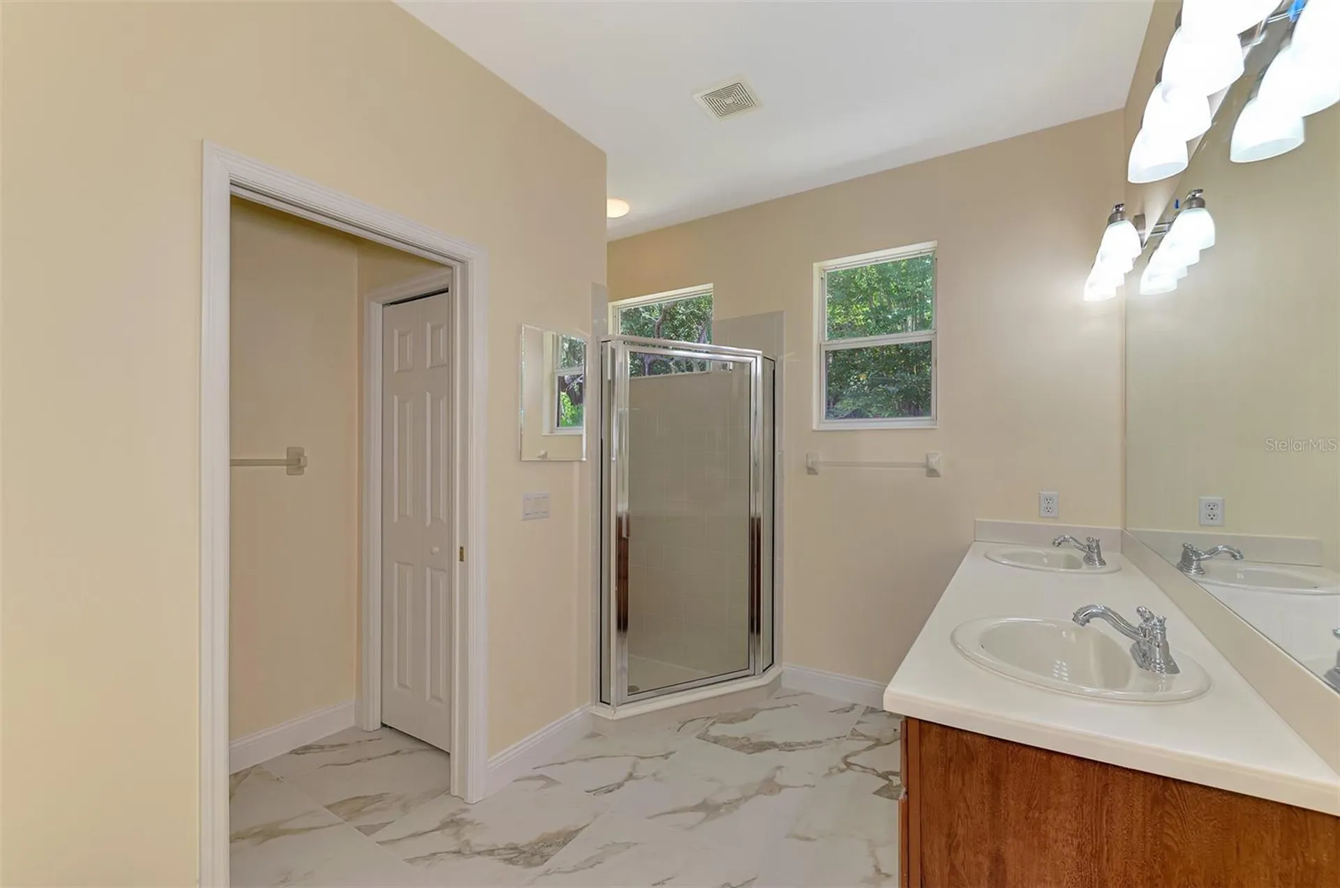 7803 33rd Street E Sarasota FL 34243