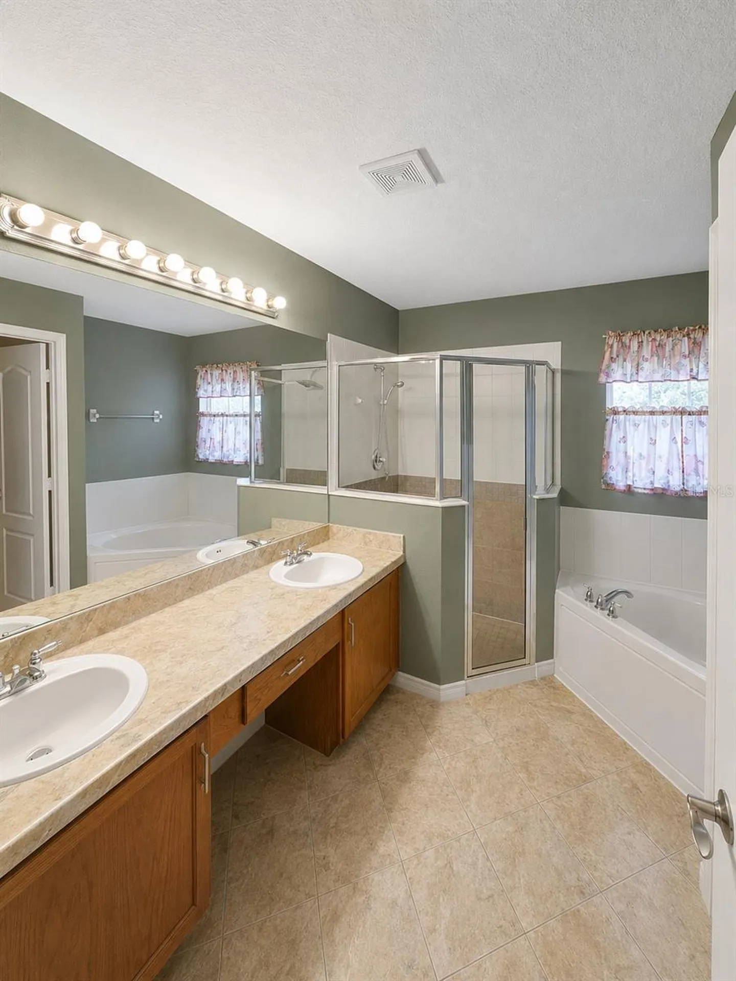 9305 Mandrake Court Tampa FL 33647