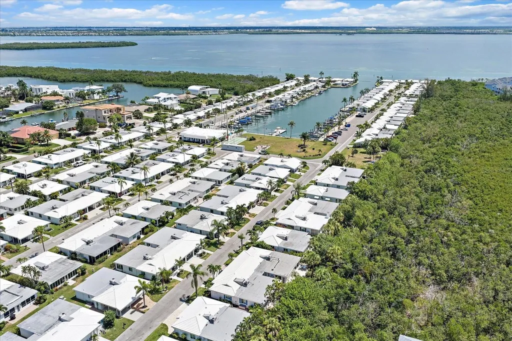 706 Spanish Drive S Longboat Key FL 34228