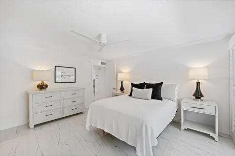 706 Spanish Drive S Longboat Key FL 34228