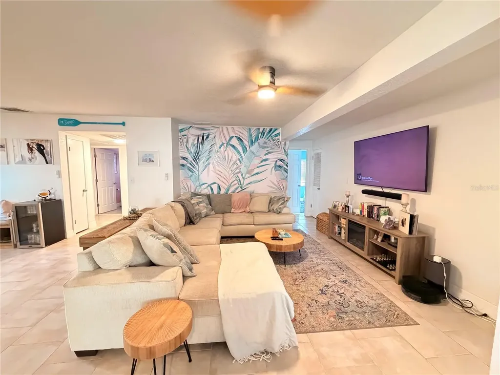 8328 41st Avenue N St Petersburg FL 33709