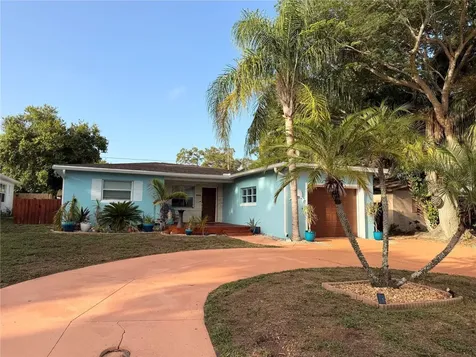8328 41st Avenue N St Petersburg FL 33709