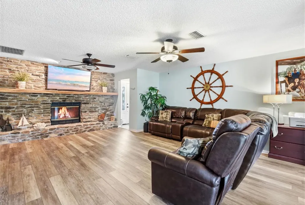 26638 E Cove Drive Tavares FL 32778