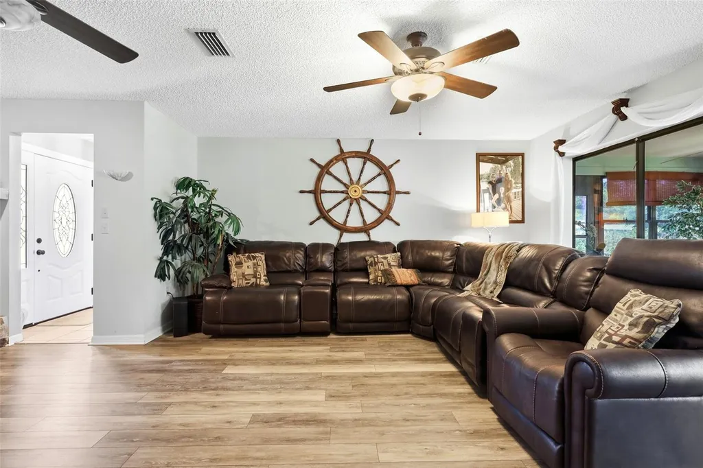 26638 E Cove Drive Tavares FL 32778