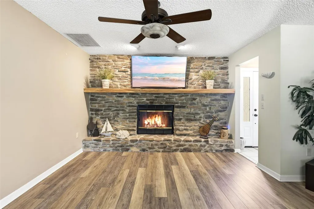 26638 E Cove Drive Tavares FL 32778