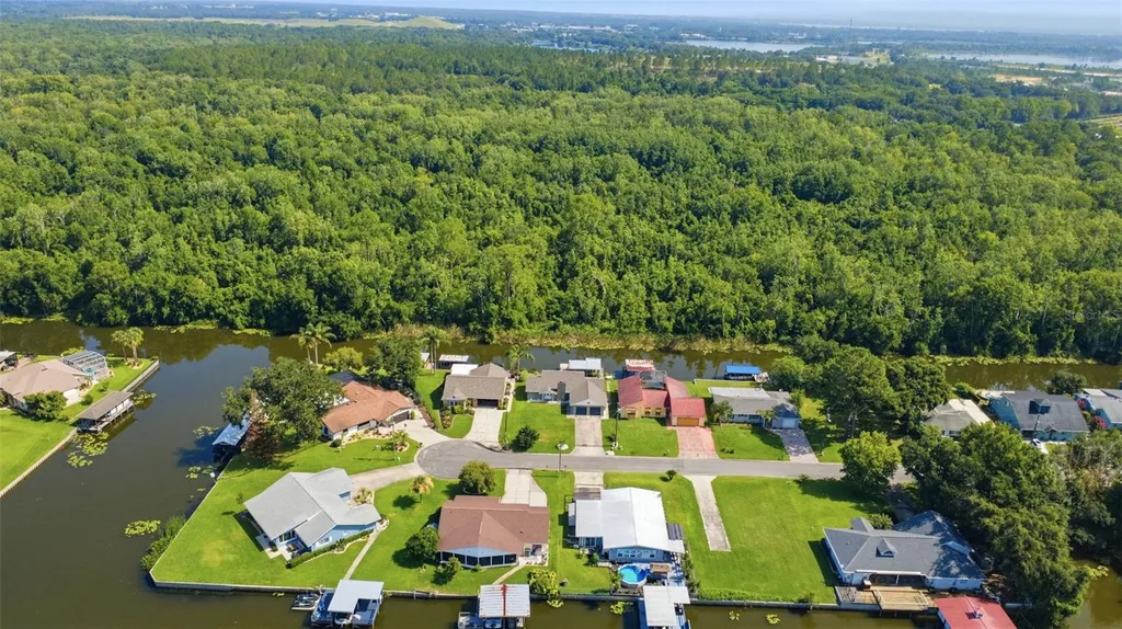 26638 E Cove Drive Tavares FL 32778