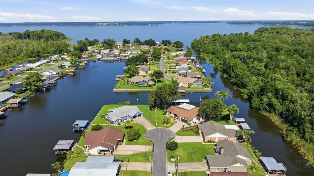 26638 E Cove Drive Tavares FL 32778