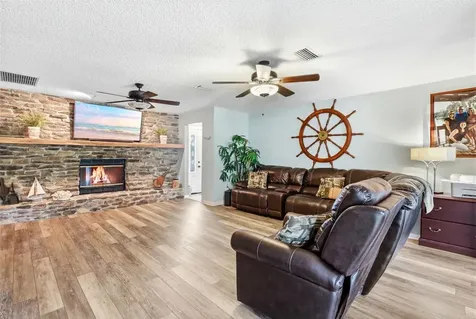 26638 E Cove Drive Tavares FL 32778