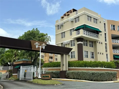Villas De Parkville I Lopategui Guaynabo PR 00969