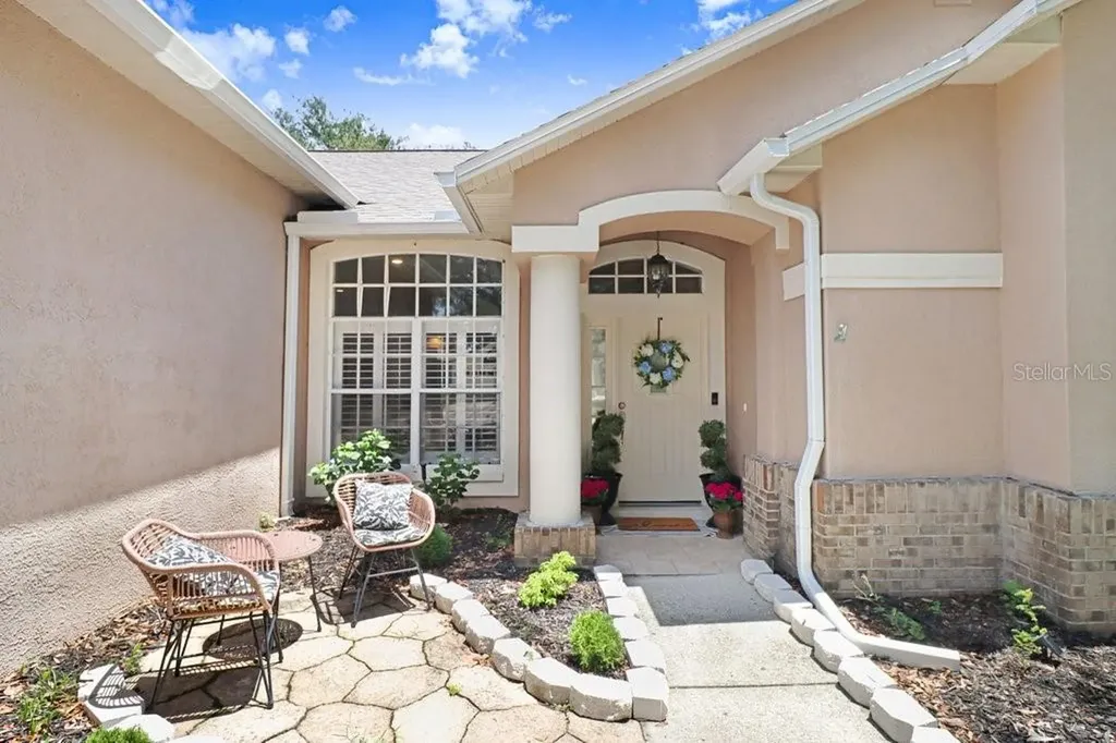 8612 Swann Ridge Court Tampa FL 33647