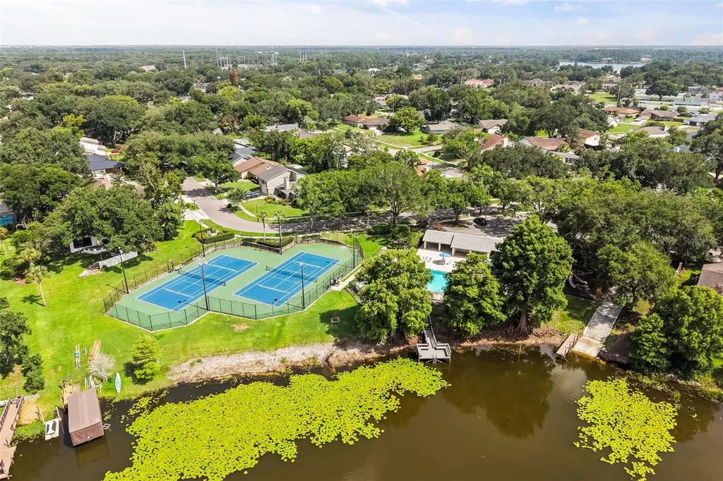 8736 Larwin Lane Orlando FL 32817