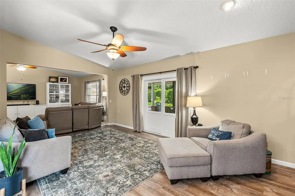 8736 Larwin Lane Orlando FL 32817