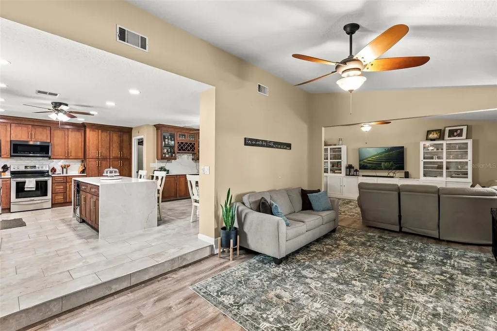 8736 Larwin Lane Orlando FL 32817