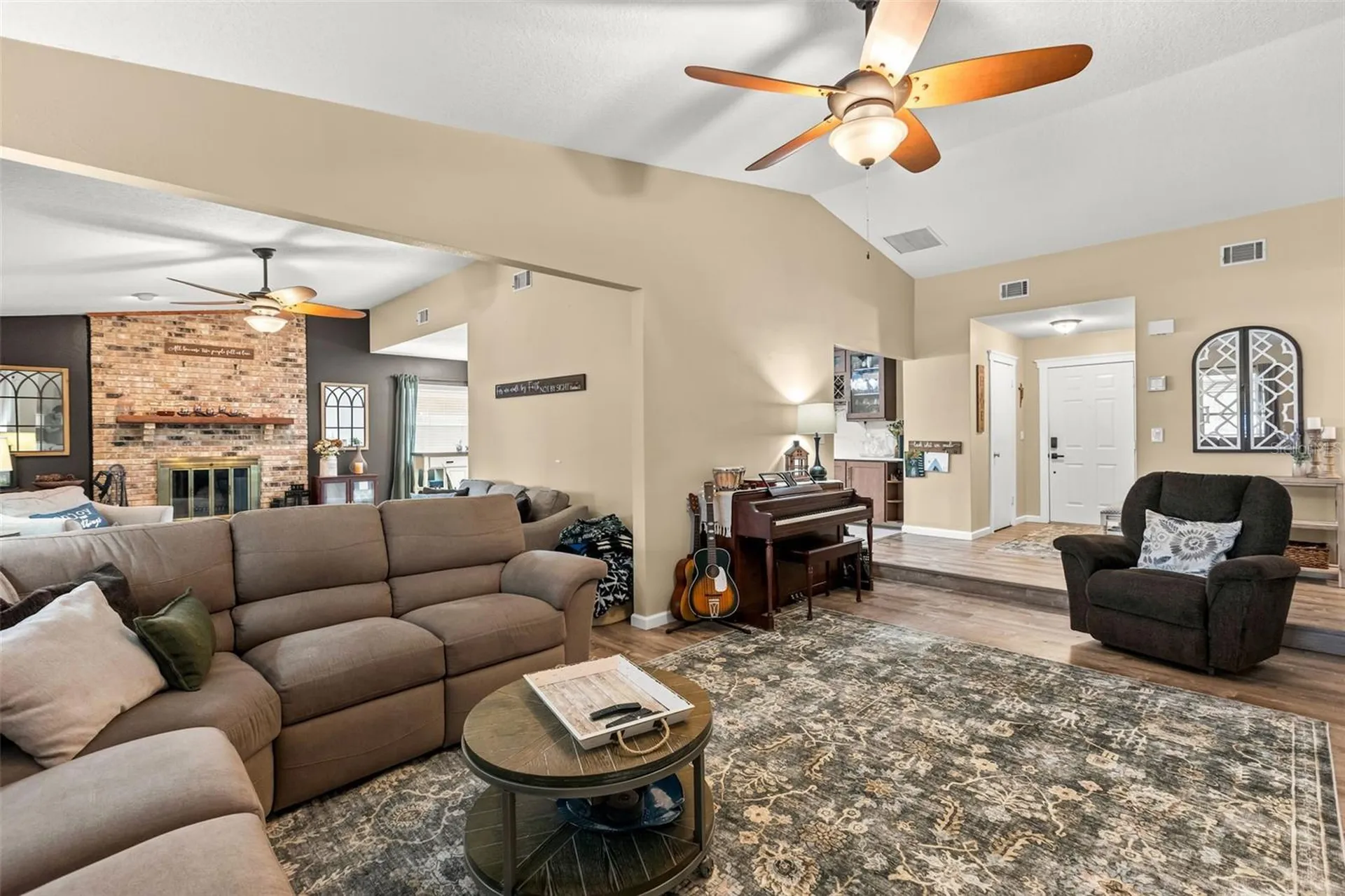 8736 Larwin Lane Orlando FL 32817