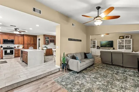 8736 Larwin Lane Orlando FL 32817
