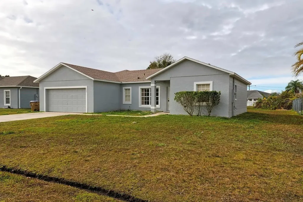 752 Paris Drive Kissimmee FL 34759