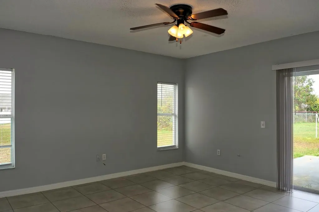 752 Paris Drive Kissimmee FL 34759
