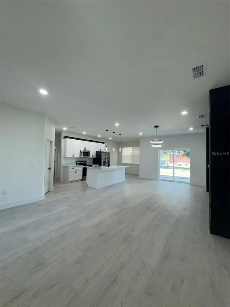 222 Florida Avenue Dundee FL 33838