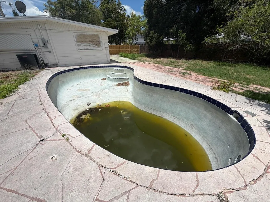 2612 9th Bradenton FL 34205