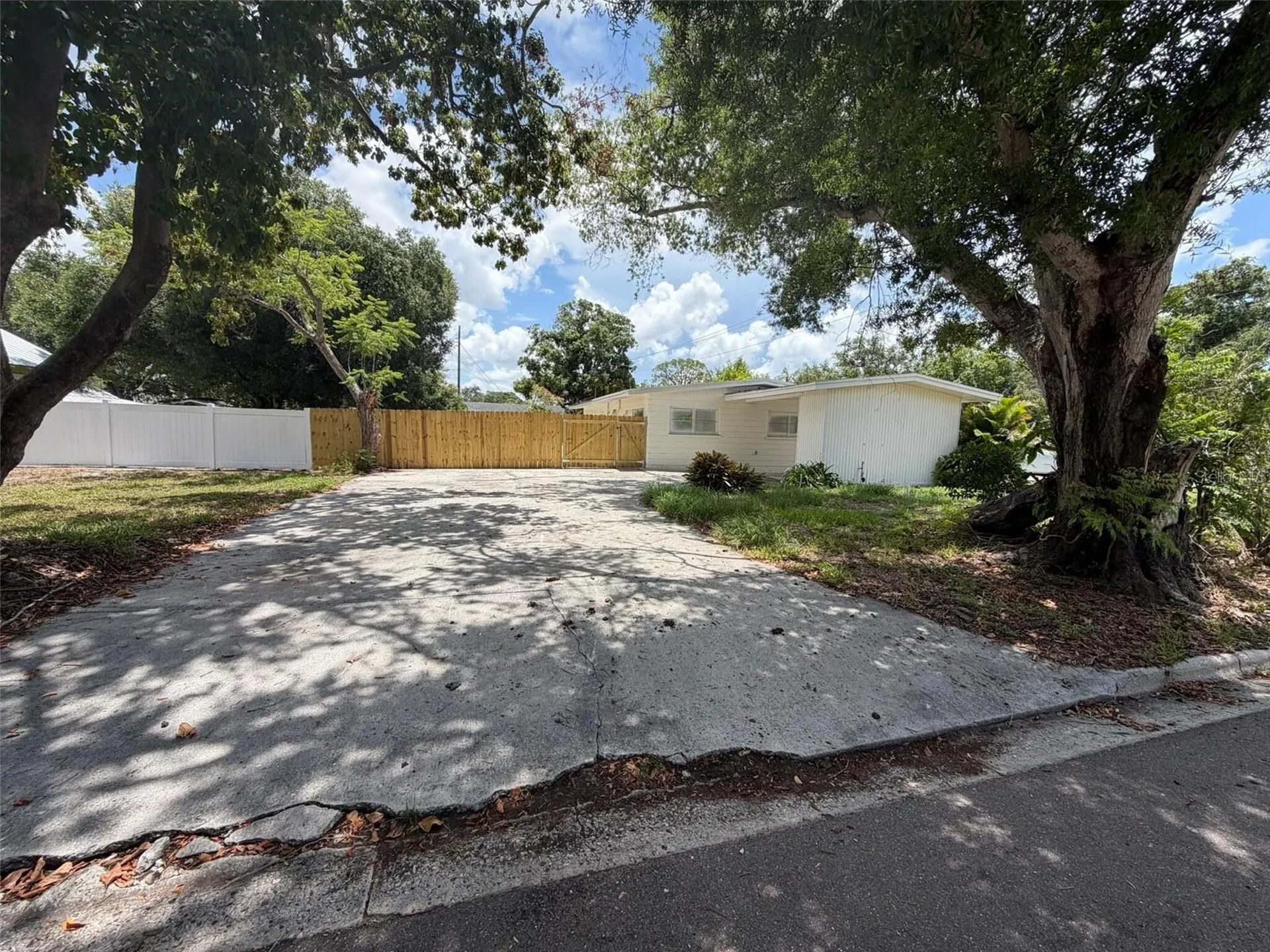 2612 9th Bradenton FL 34205