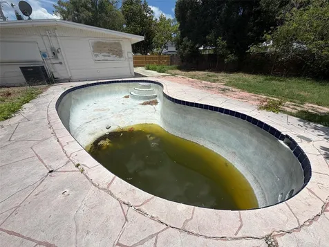 2612 9th Bradenton FL 34205