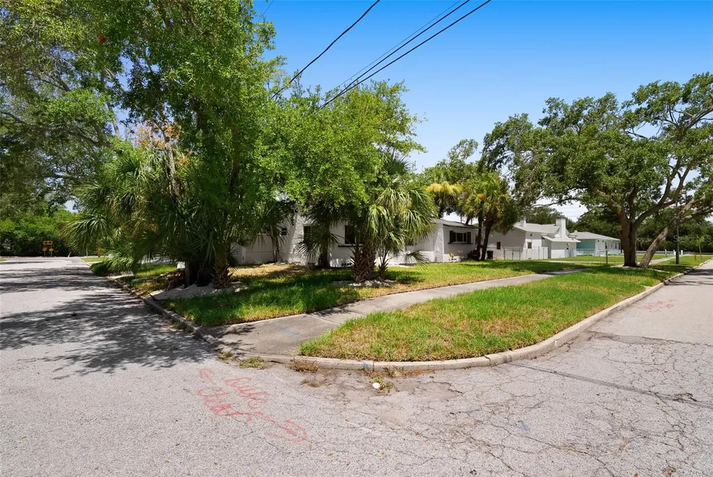 2235 5th Street S St Petersburg FL 33705