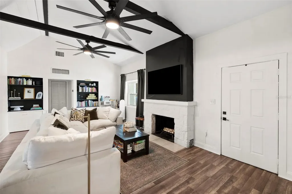 2235 5th Street S St Petersburg FL 33705