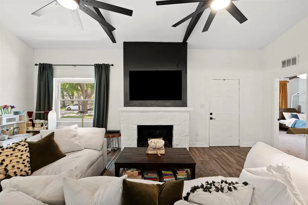 2235 5th Street S St Petersburg FL 33705