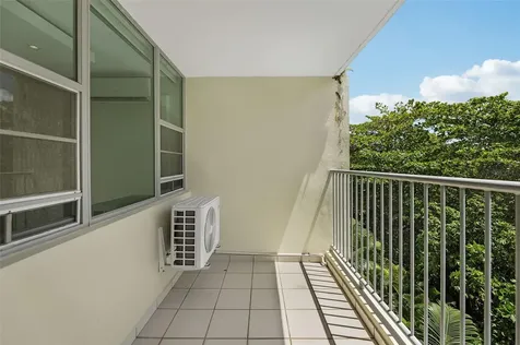 37 Cond Atrium Park Regina Medina Guaynabo PR 00969