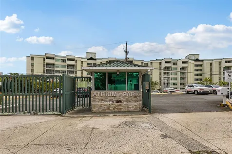 37 Cond Atrium Park Regina Medina Guaynabo PR 00969