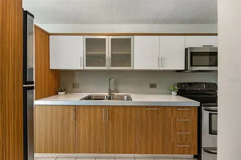 37 Cond Atrium Park Regina Medina Guaynabo PR 00969