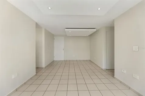 37 Cond Atrium Park Regina Medina Guaynabo PR 00969