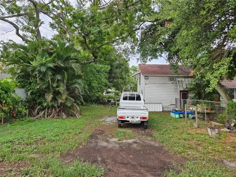 4605 8th Avenue N St Petersburg FL 33713