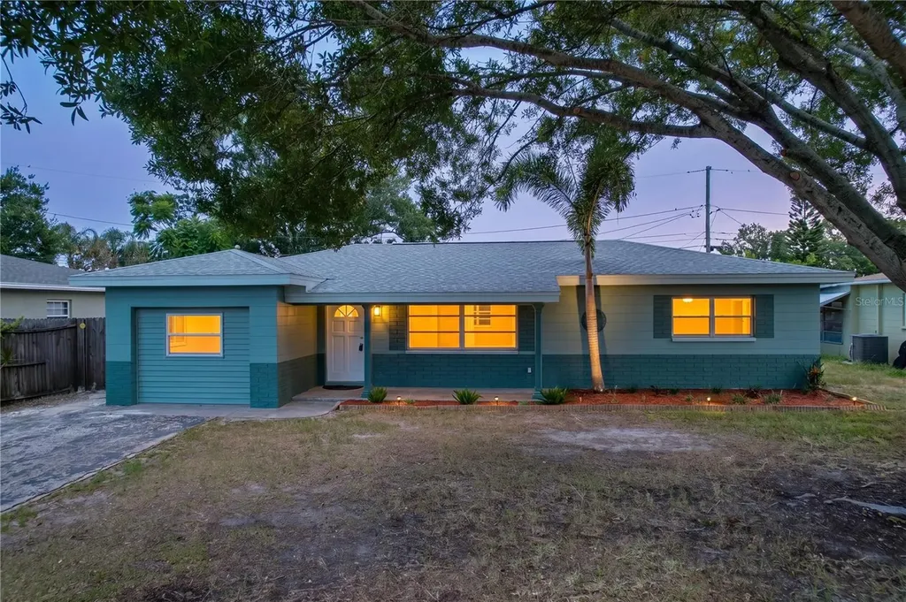 9813 51st Avenue N St Petersburg FL 33708