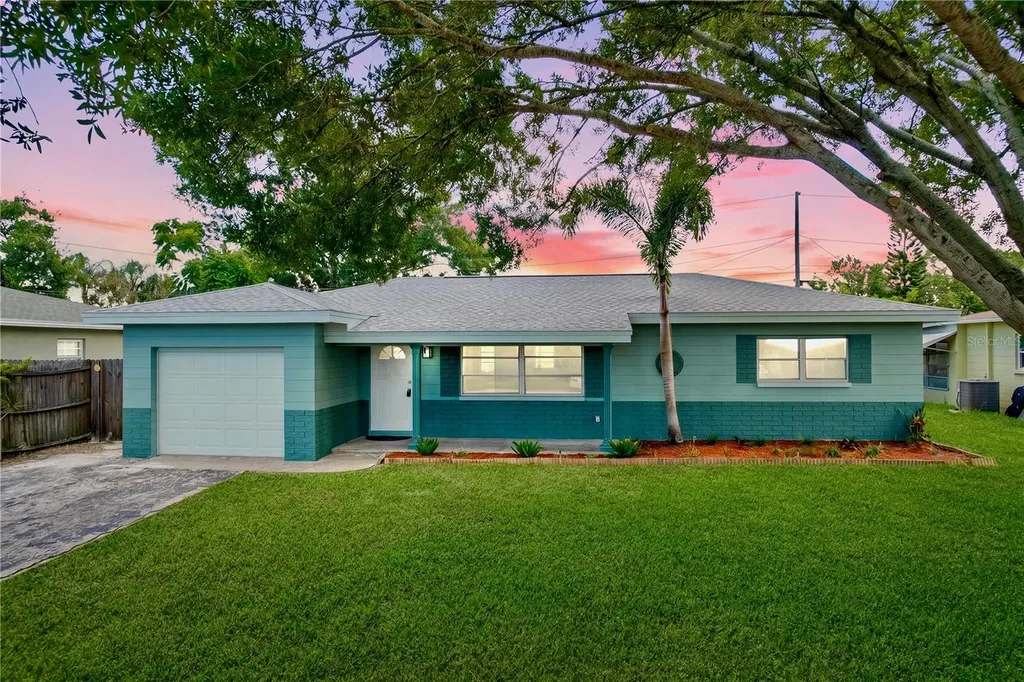 9813 51st Avenue N St Petersburg FL 33708